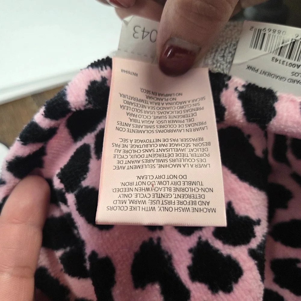 Betsey Johnson Bath Towel Pink Black Leopard Reversible 28 x 52 Cotton New